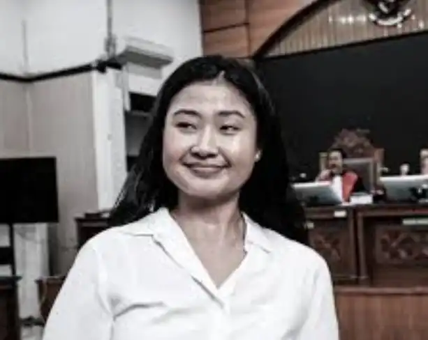 Read more about the article Laras Faizati, Menghadapi Sidang Keputusan: “Doakan Aku Bebas dan Bisa Pulang Hari Ini”